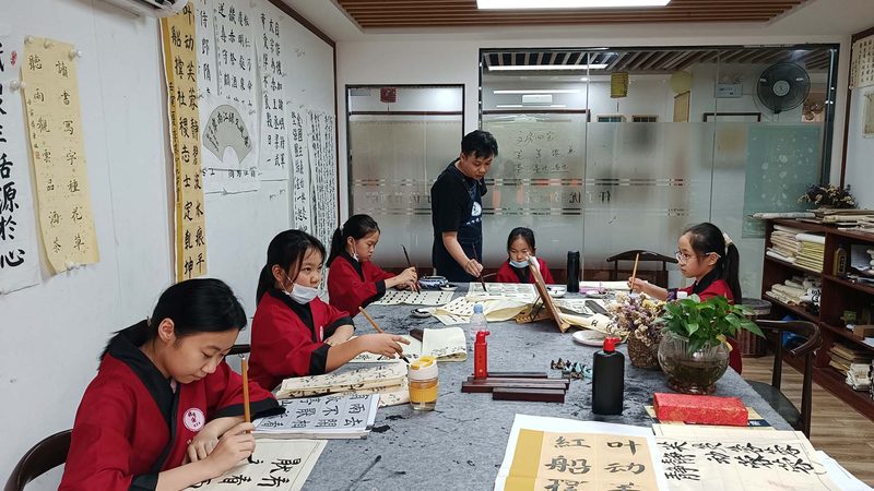揭秘管理培训直销课程体系分类：职场进阶的必修课